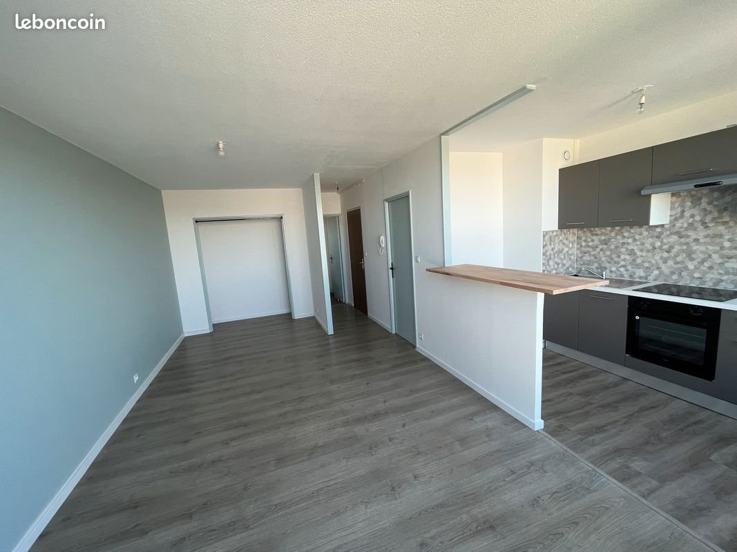 Appartement à louer, 32m², Marignane