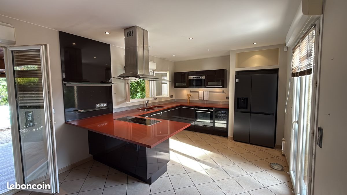 Maison à louer, 117m², La Roquette-sur-Siagne