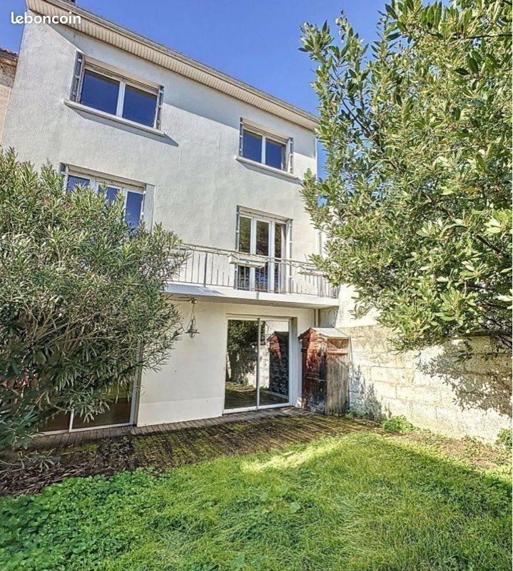 Maison à louer, 240m², Angoulême