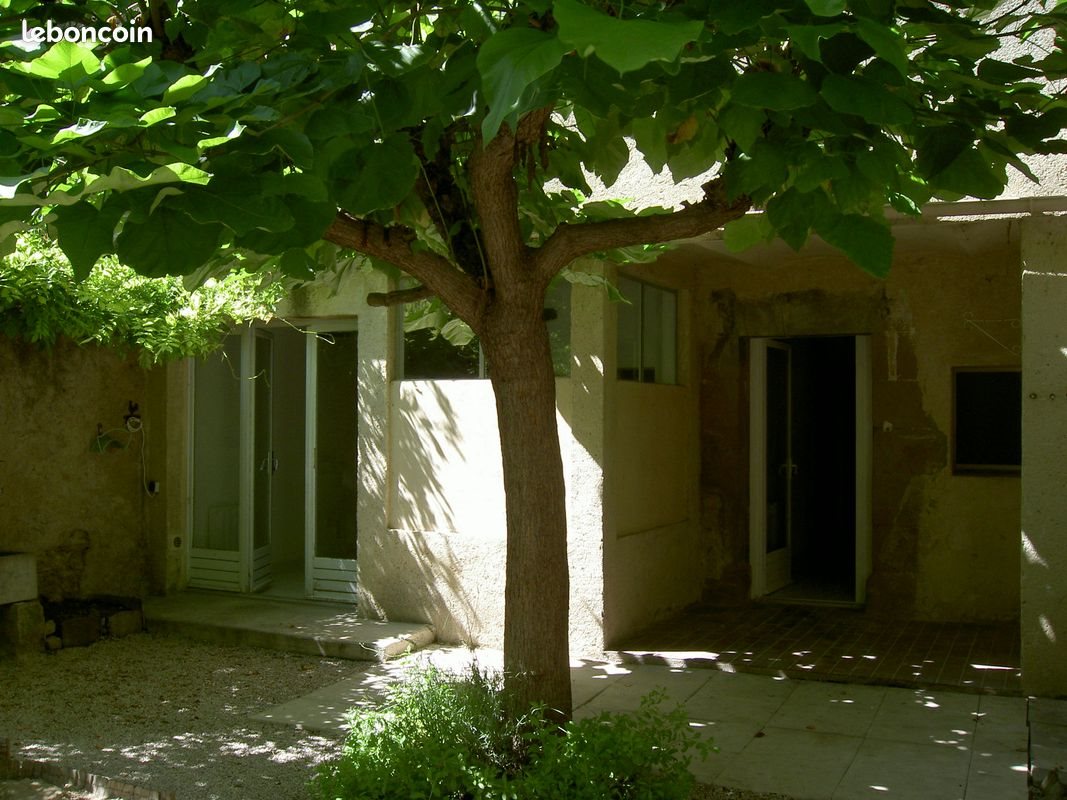 Appartement à louer, 70m², Eyguières