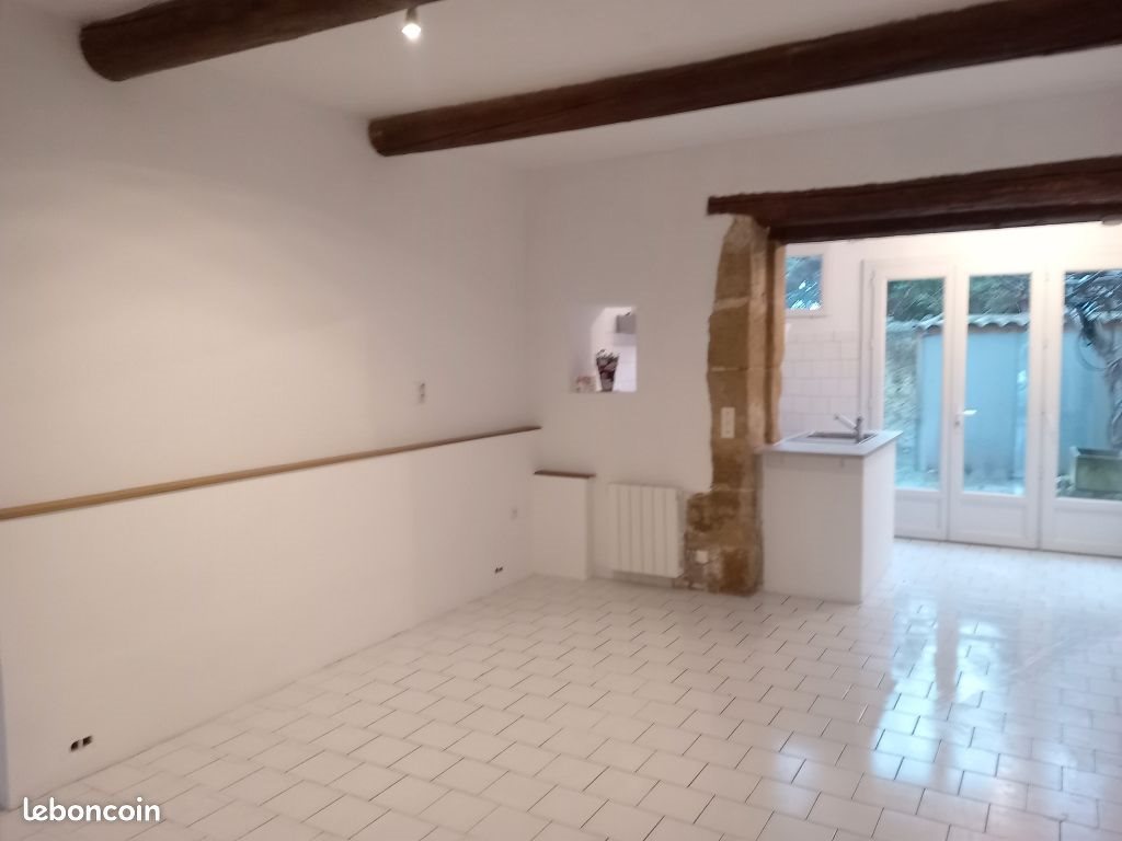 Appartement à louer, 70m², Eyguières