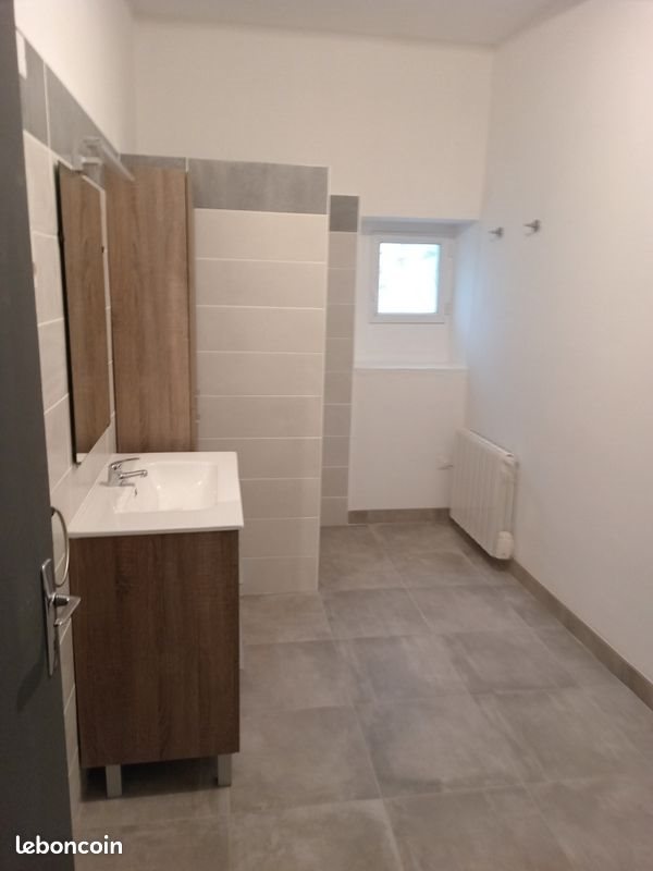 Appartement à louer, 70m², Eyguières