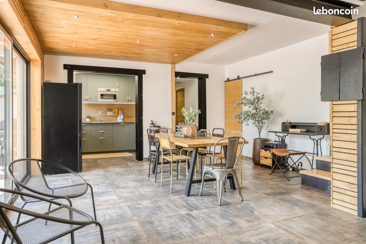 Maison à louer, 120m², Saint-Julien-de-Peyrolas