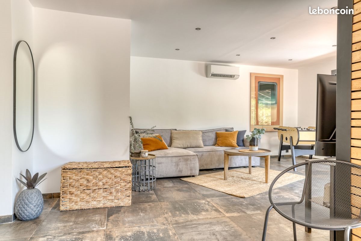 Maison à louer, 120m², Saint-Julien-de-Peyrolas