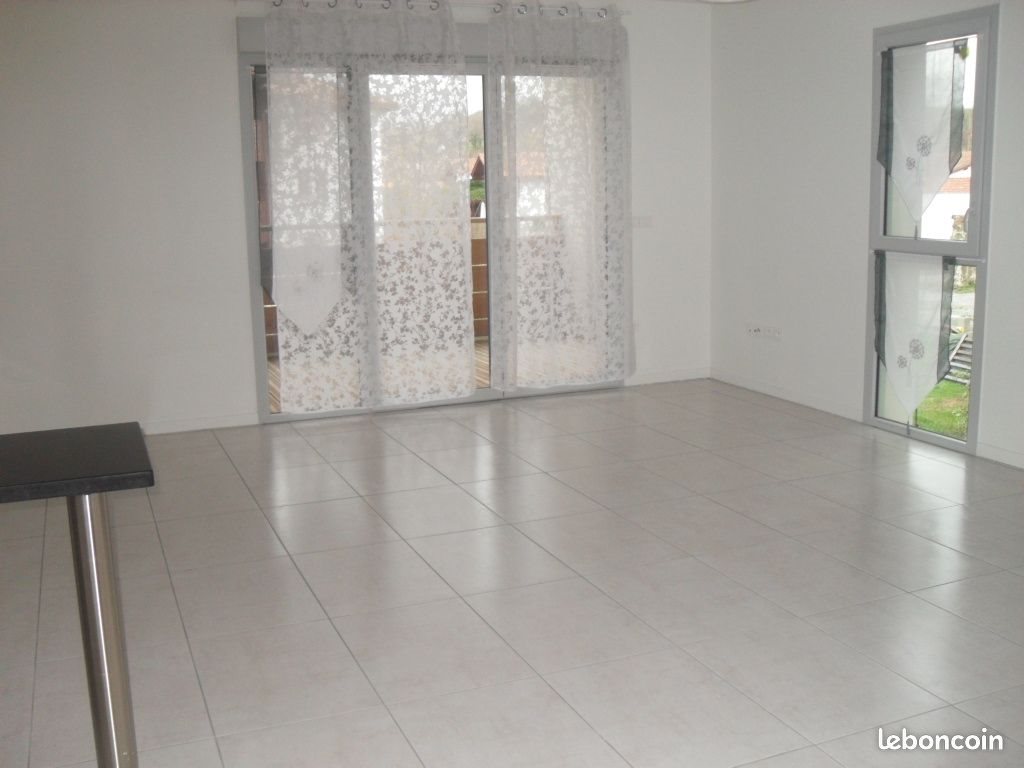 Appartement à louer, 65m², Louhossoa