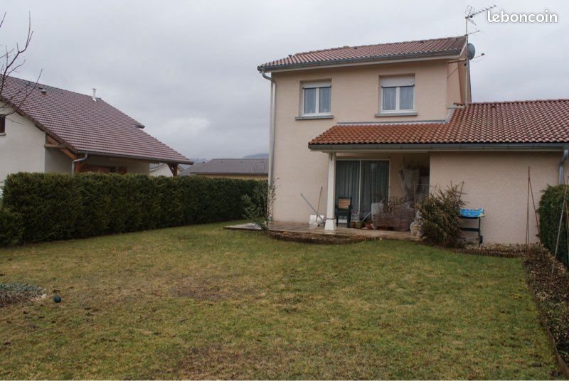 Maison à louer, 85m², Izernore
