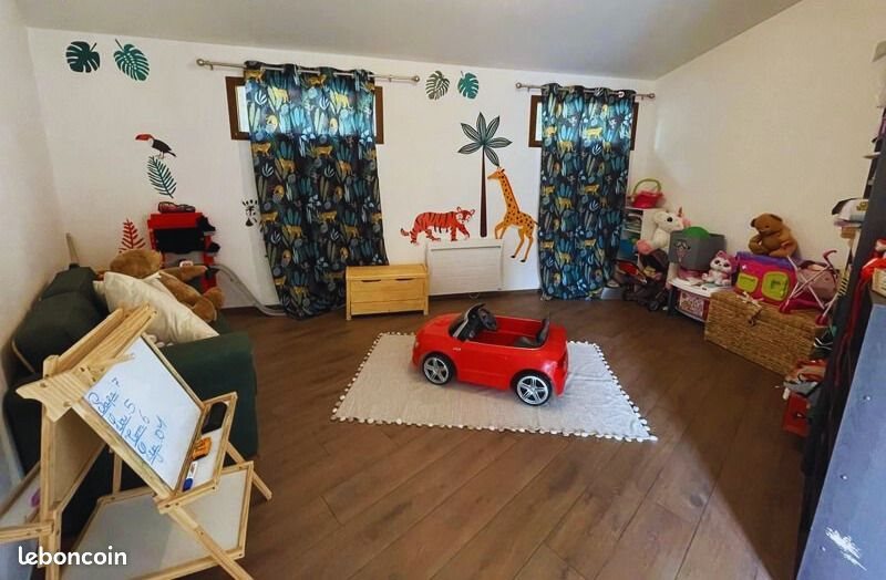 Maison à louer, 270m², Les Eyzies-de-Tayac-Sireuil