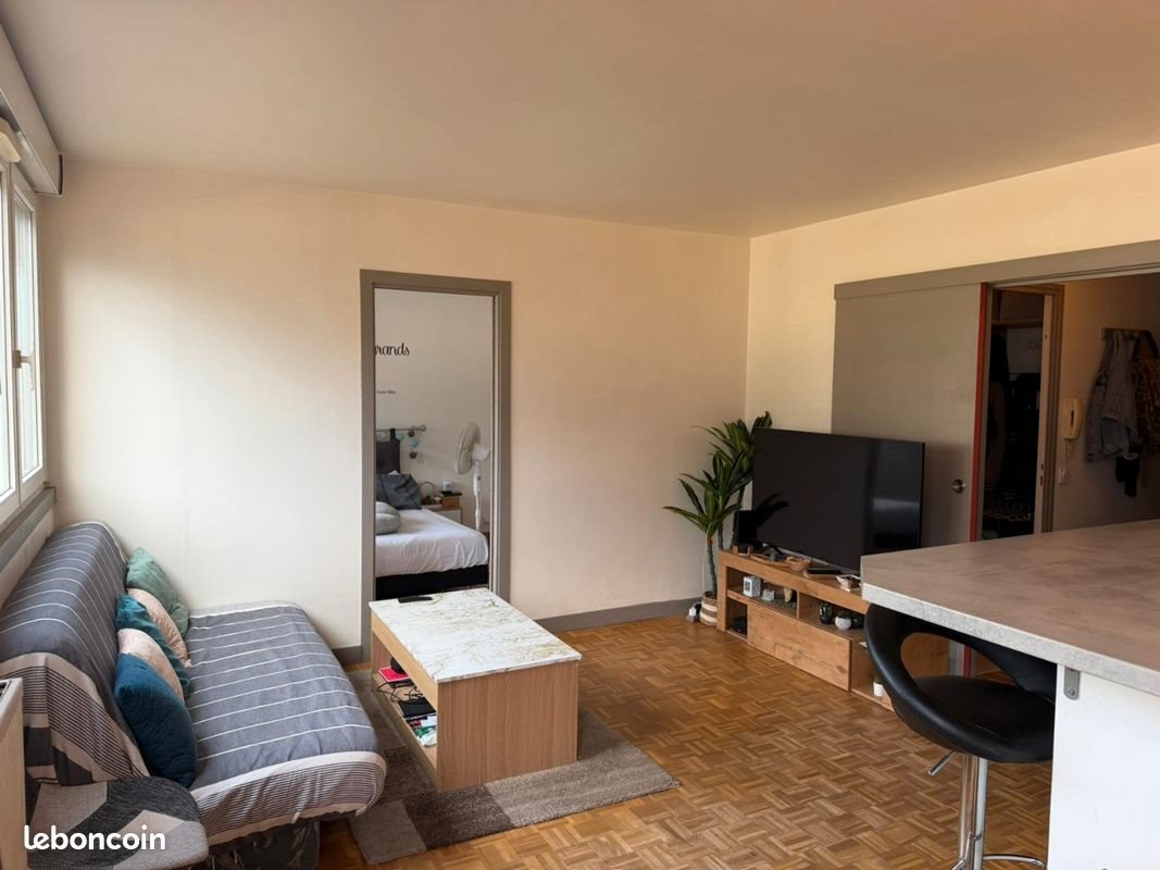 Appartement à louer, 45m², Courbevoie