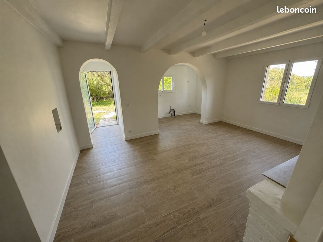 Maison à louer, 90m², Belgodère
