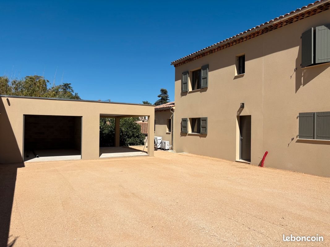 Maison à louer, 140m², Forcalquier