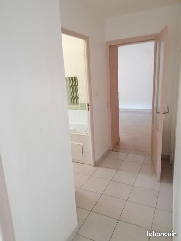 Appartement à louer, 65m², Clarensac