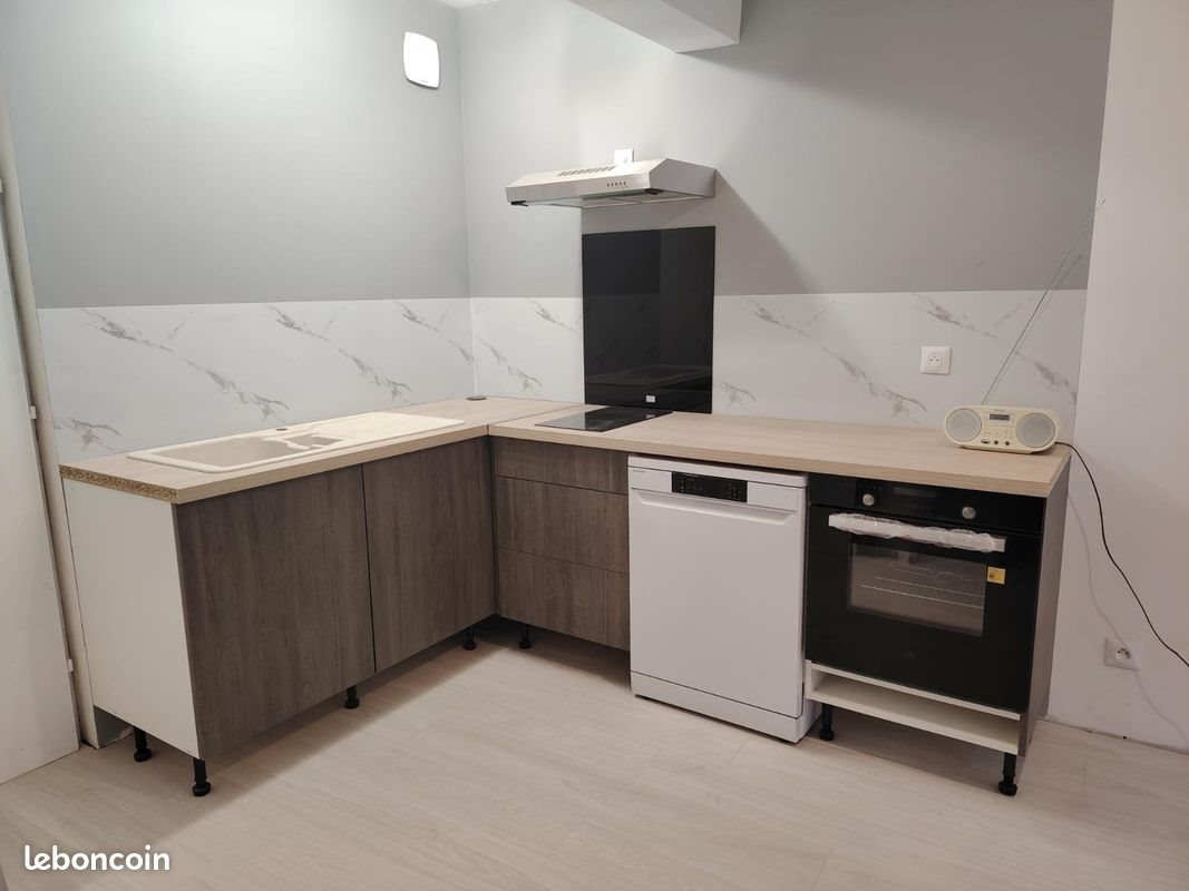 Appartement à louer, 45m², Briatexte