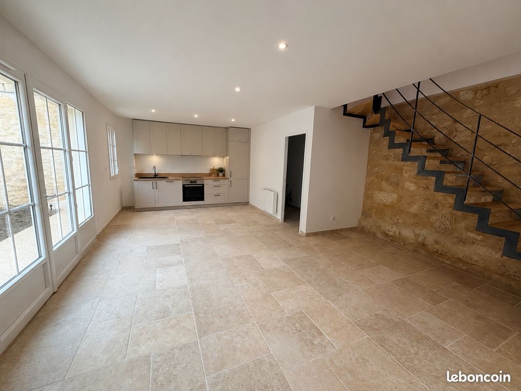 Maison à louer, 98m², Lussac