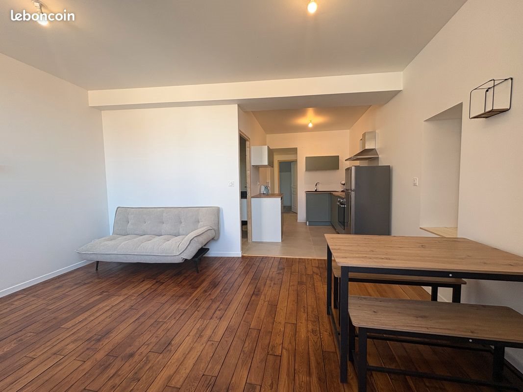 Appartement à louer, 55m², Saint-Julien-du-Sault