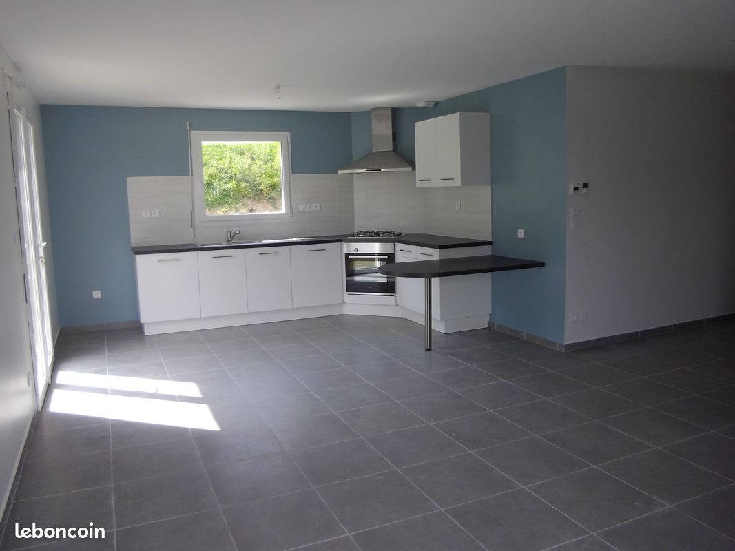 Maison à louer, 84m², Rochefort-Montagne