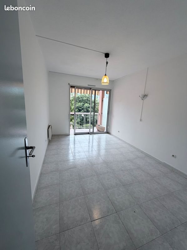 Appartement à louer, 70m², Menton