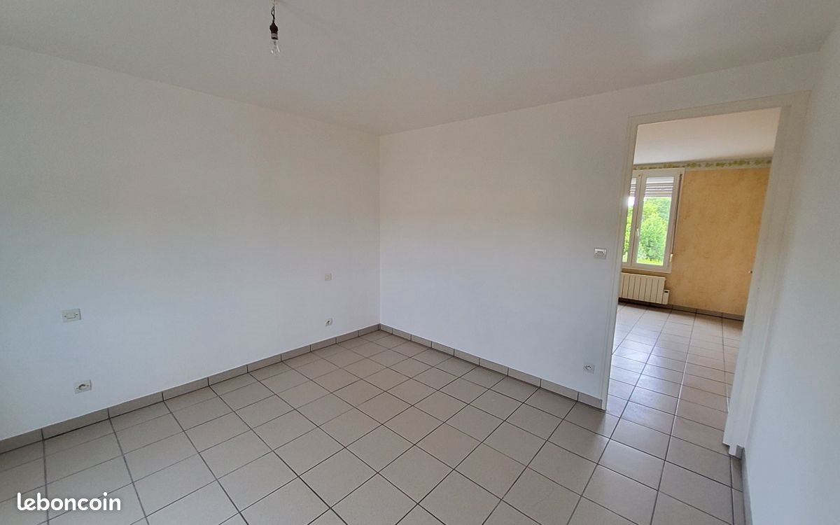 Appartement à louer, 85m², Lucquy