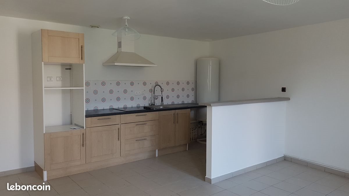 Maison à louer, 62m², Saint-Christoly-de-Blaye