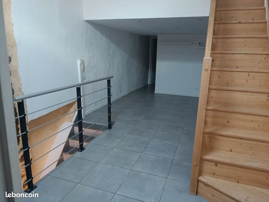 Appartement à louer, 90m², Camaret-sur-Aigues