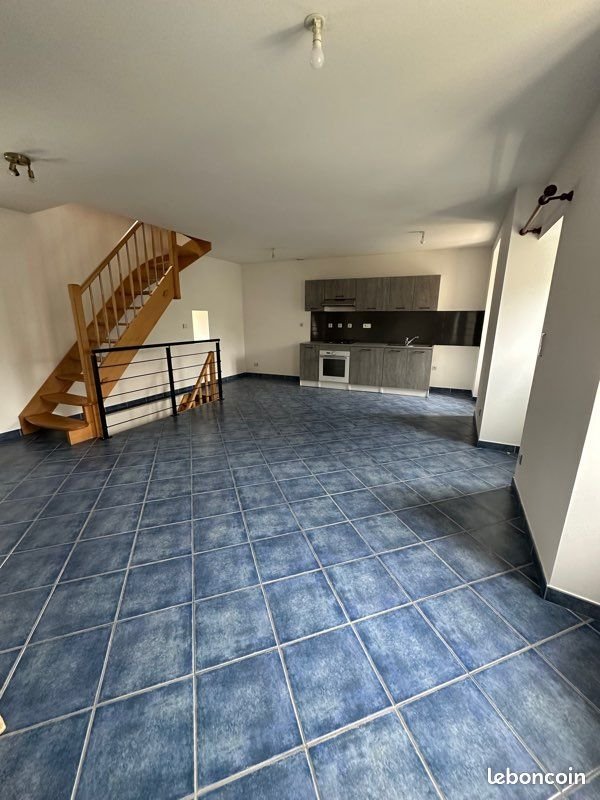 Maison à louer, 70m², Saint-Aubin-de-Locquenay