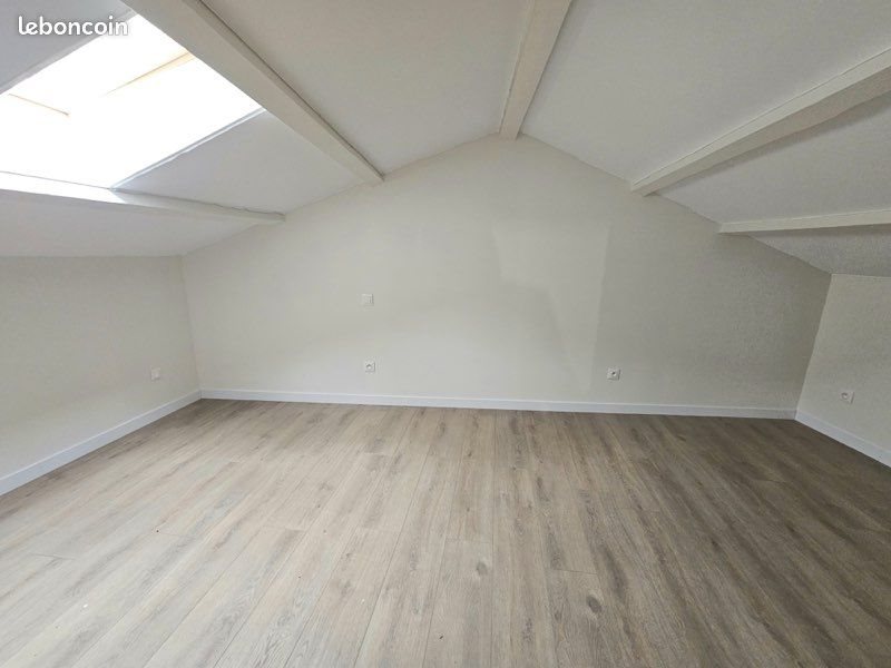 Appartement à louer, 55m², Satillieu