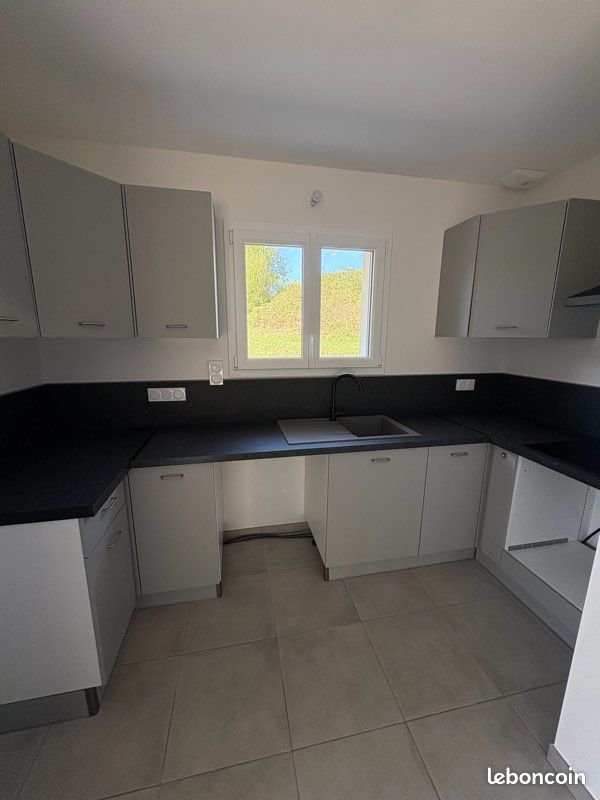 Maison à louer, 75m², Pouillon