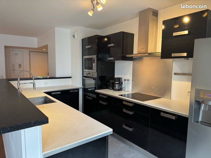 Appartement à louer, 77m², Courbevoie