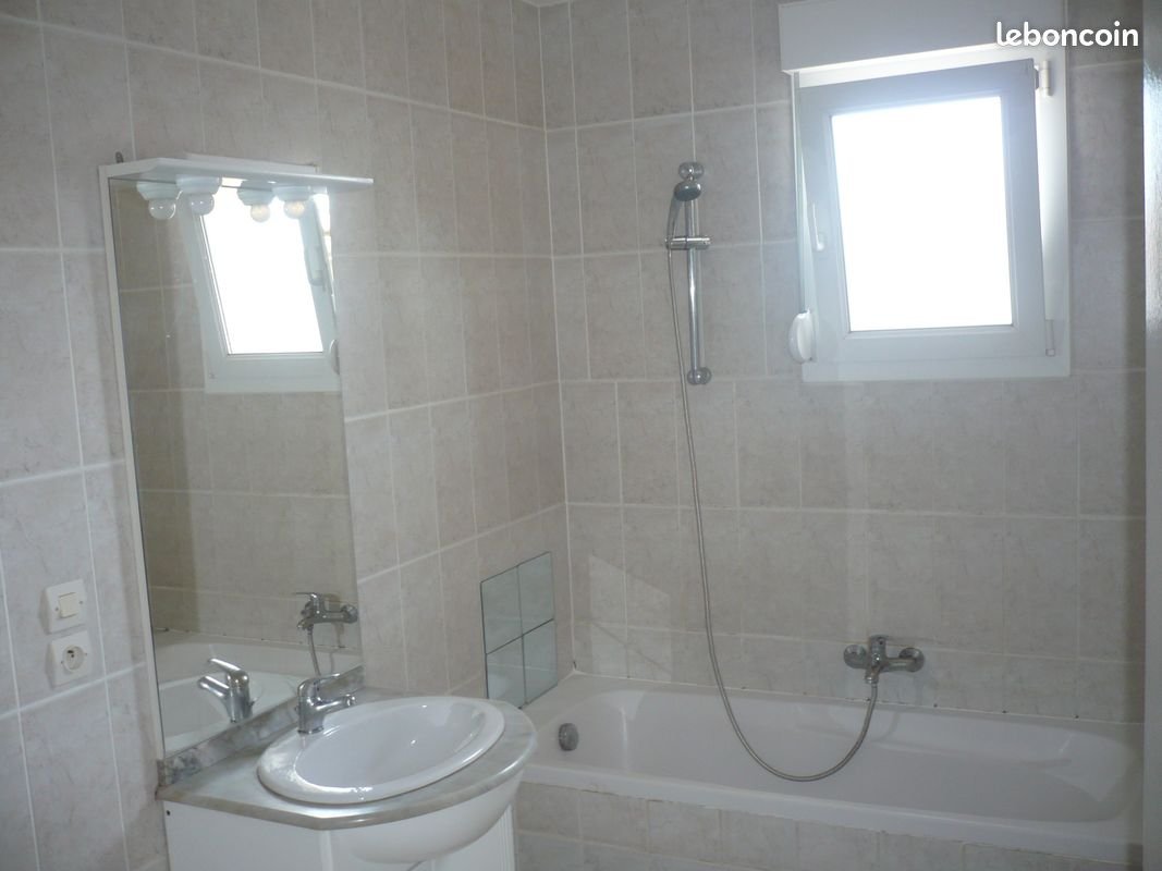 Maison à louer, 95m², Trieux