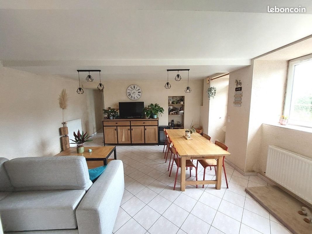Maison à louer, 76m², Neuvillalais