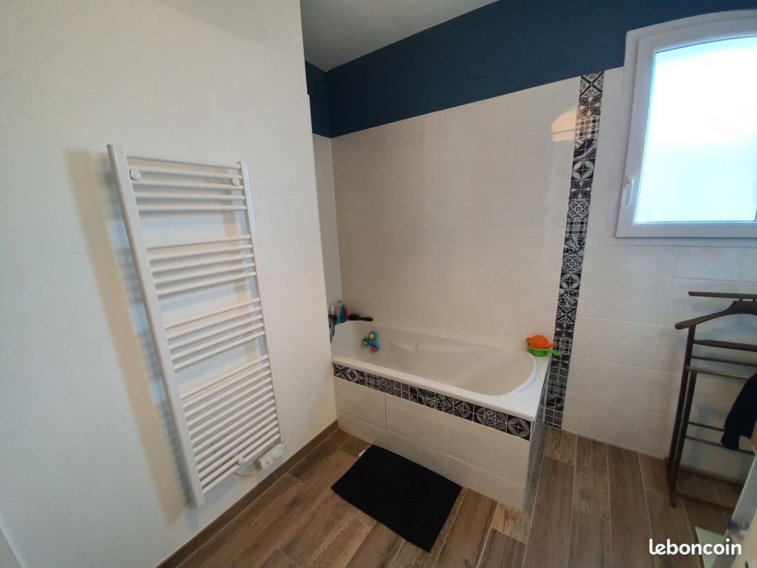 Maison à louer, 93m², Semussac