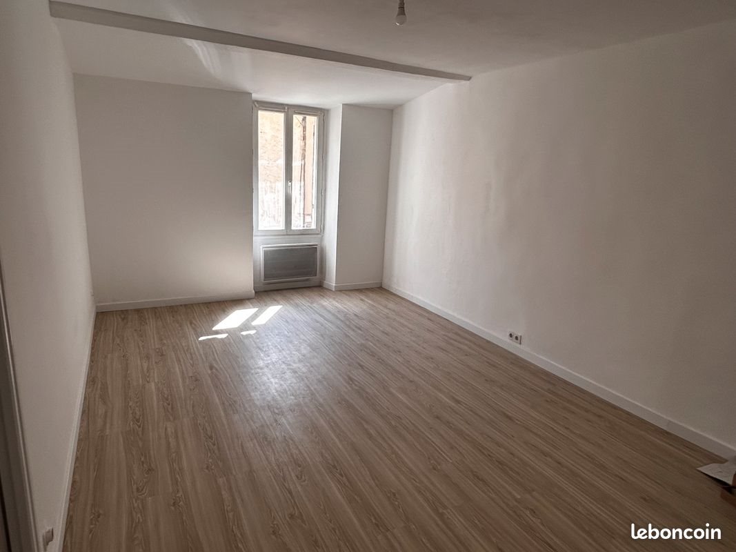 Appartement à louer, 43m², Lambesc