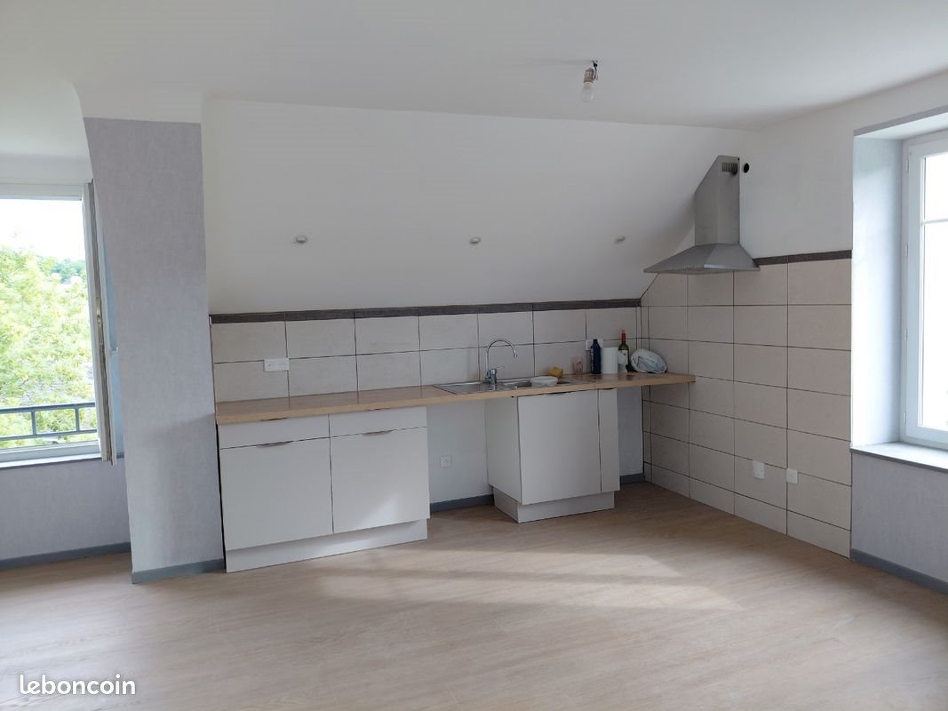 Appartement à louer, 72m², Saint-Germain-les-Vergnes