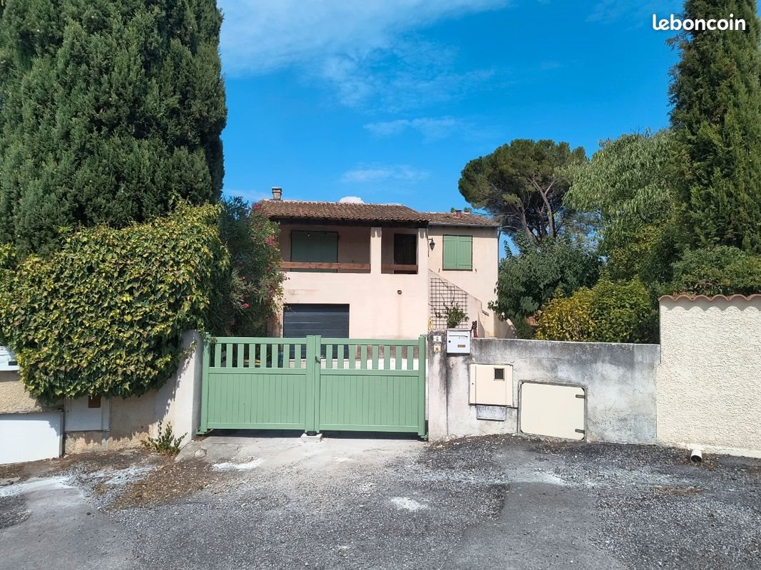 Maison à louer, 110m², Castries