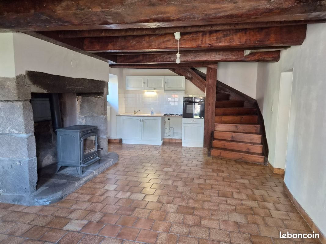 Maison à louer, 81m², Rochefort-Montagne