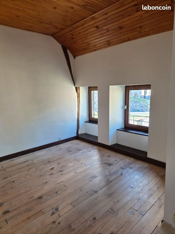 Maison à louer, 81m², Rochefort-Montagne