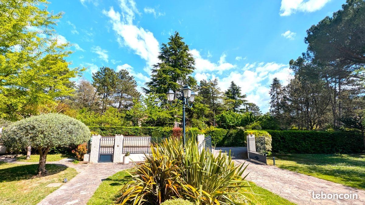 Maison à vendre, 347m², Montélier
