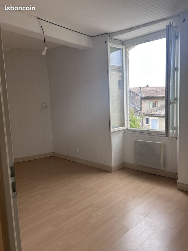 Appartement à louer, 65m², Sernhac