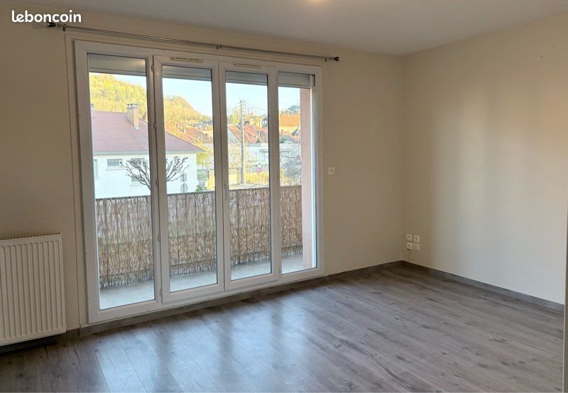 Appartement à louer, 74m², Poligny