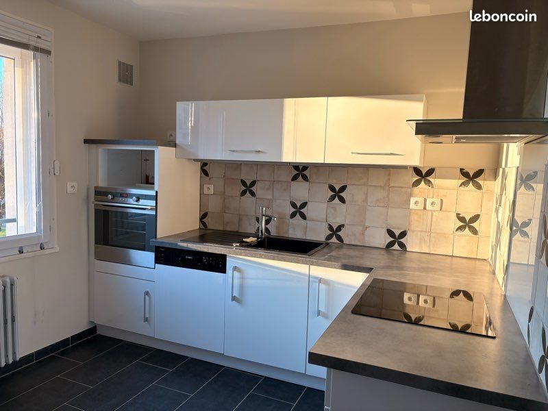 Appartement à louer, 74m², Poligny