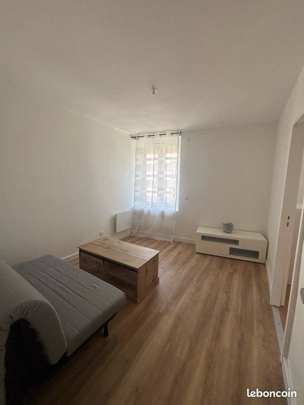 Appartement à louer, 32m², Saint-Max