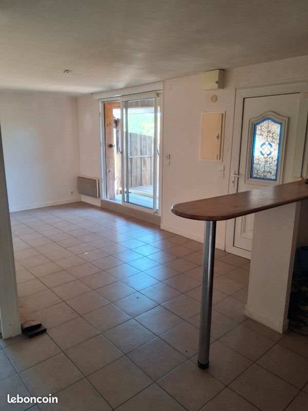 Appartement à louer, 40m², Salles