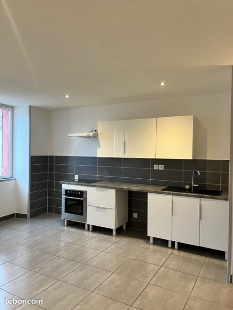 Appartement à louer, 445m², Commentry