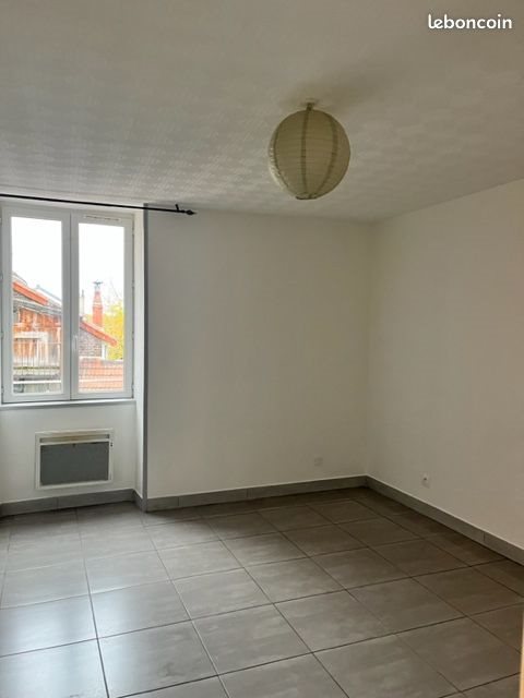 Appartement à louer, 445m², Commentry