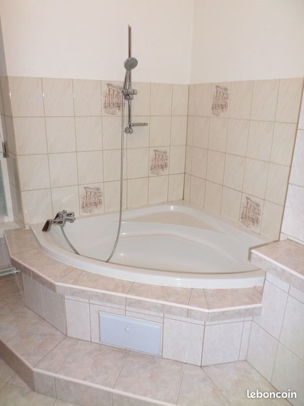 Appartement à louer, 67m², Montreux-Château