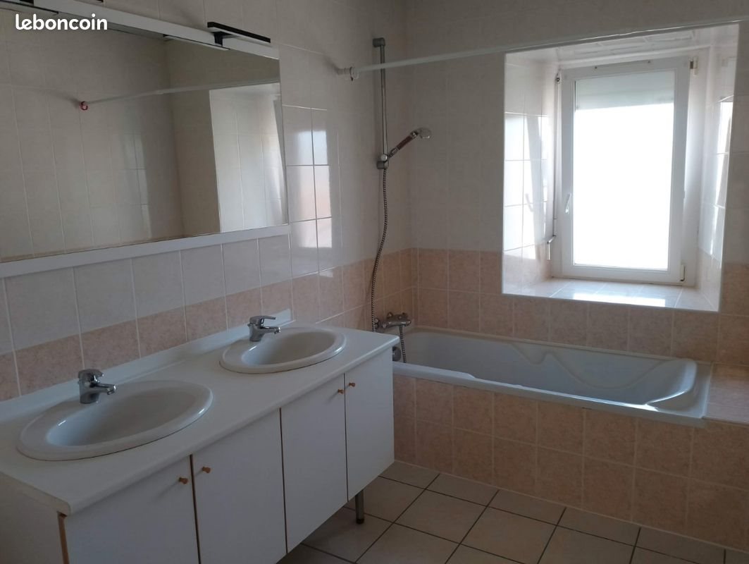 Maison à louer, 90m², Le Cloître-Saint-Thégonnec