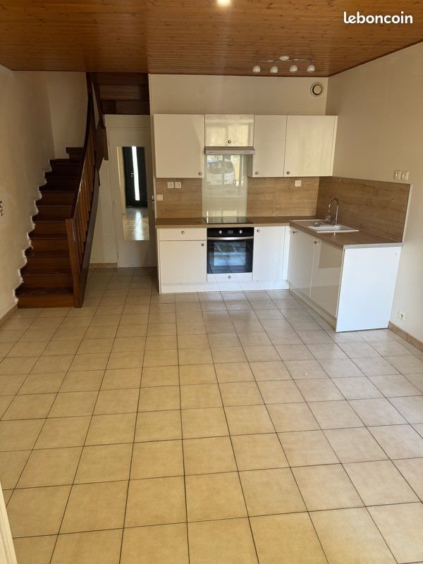 Maison à louer, 80m², Villegly