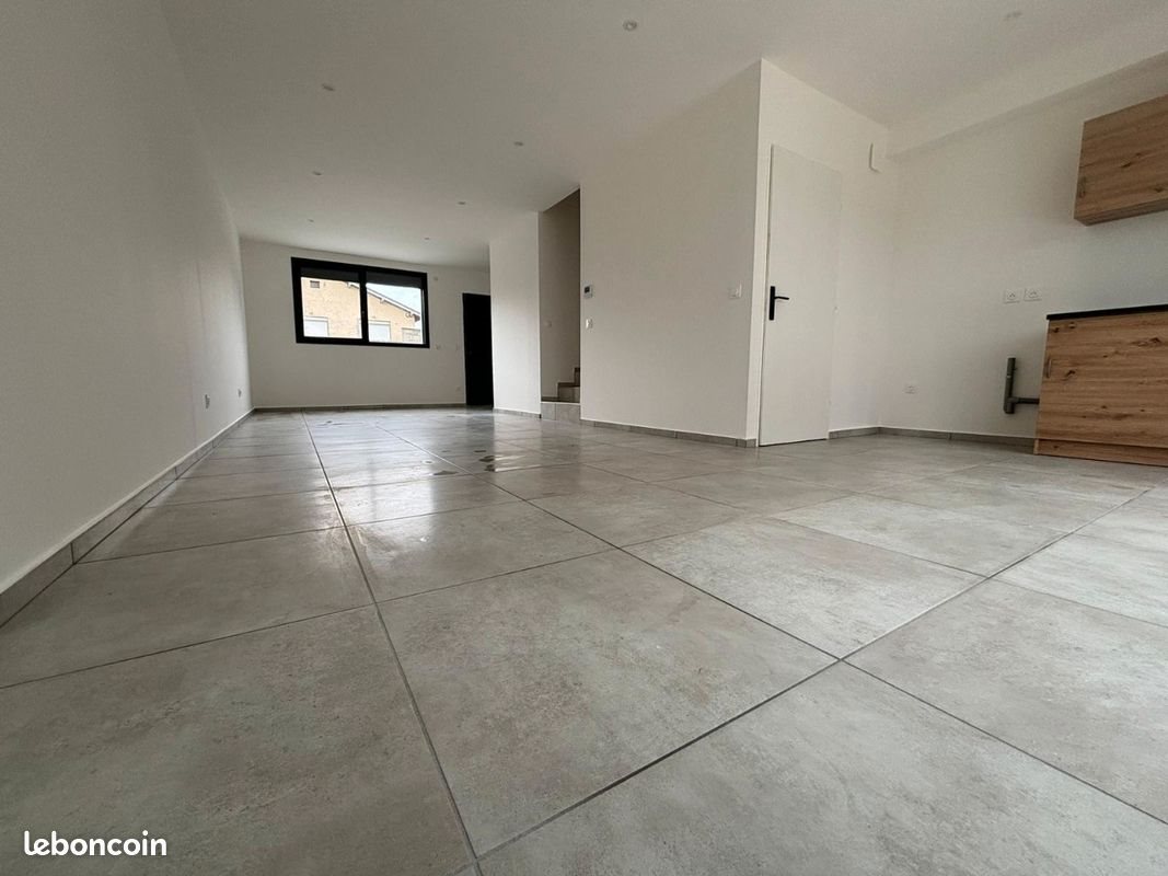 Maison à louer, 90m², Civens
