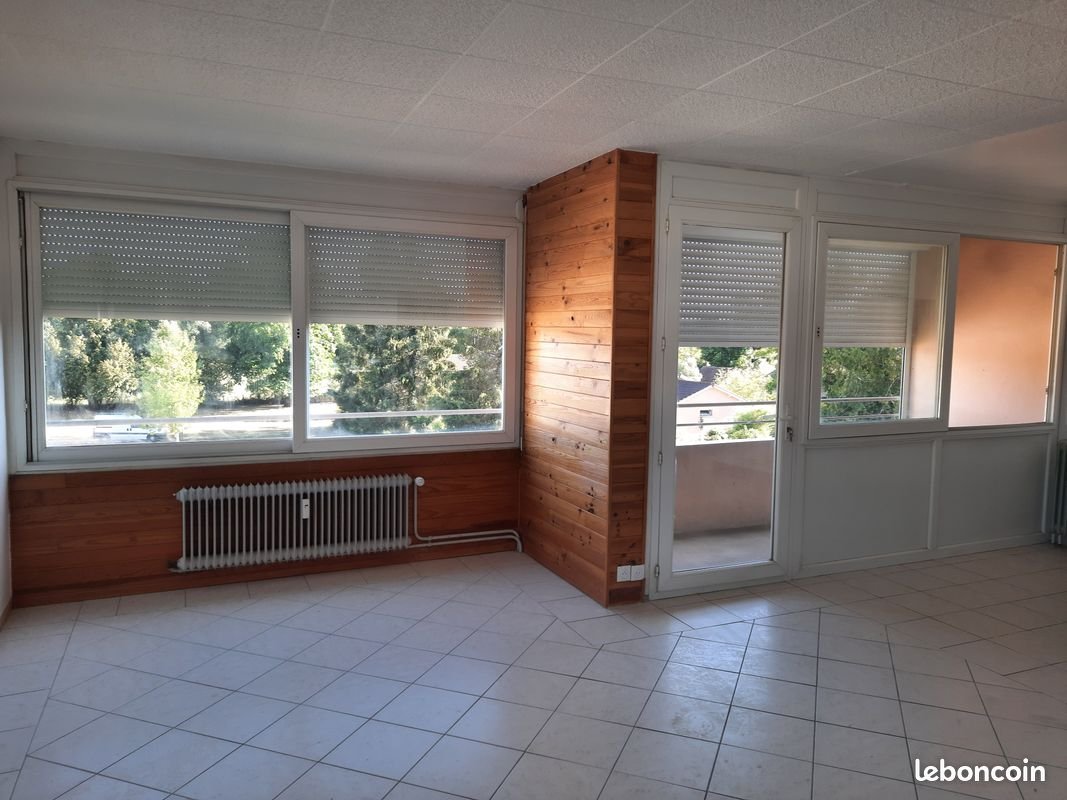 Appartement à louer, 74m², Mézériat