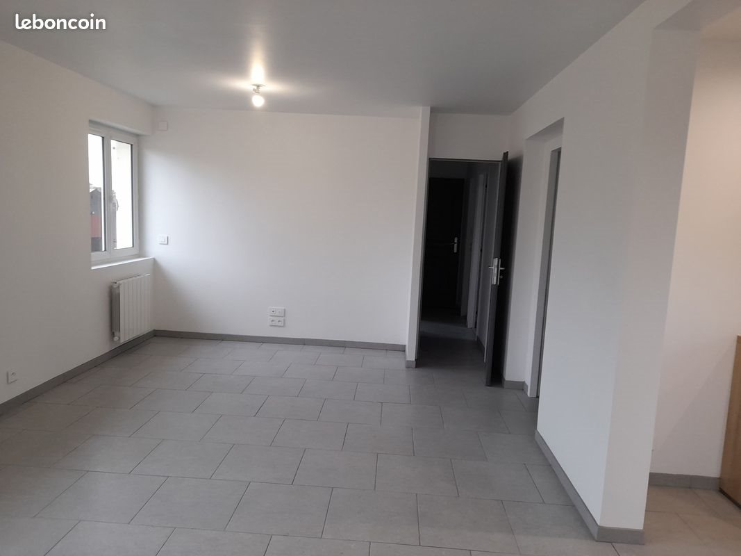 Maison à louer, 79m², Essay