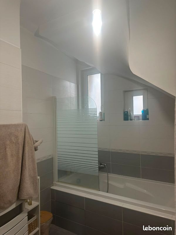 Appartement à louer, 78m², Saint-Geniès-de-Comolas